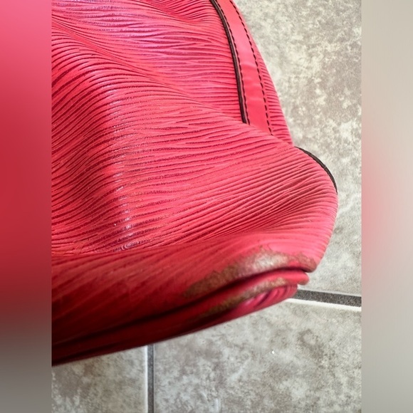 Louis Vuitton Authentic Bucket Bag Red - Picture 6 of 10